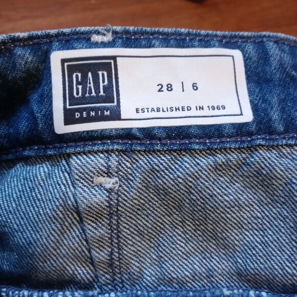 GAP A line denim skirt in medium wash (6/28) - Picture 6 of 13